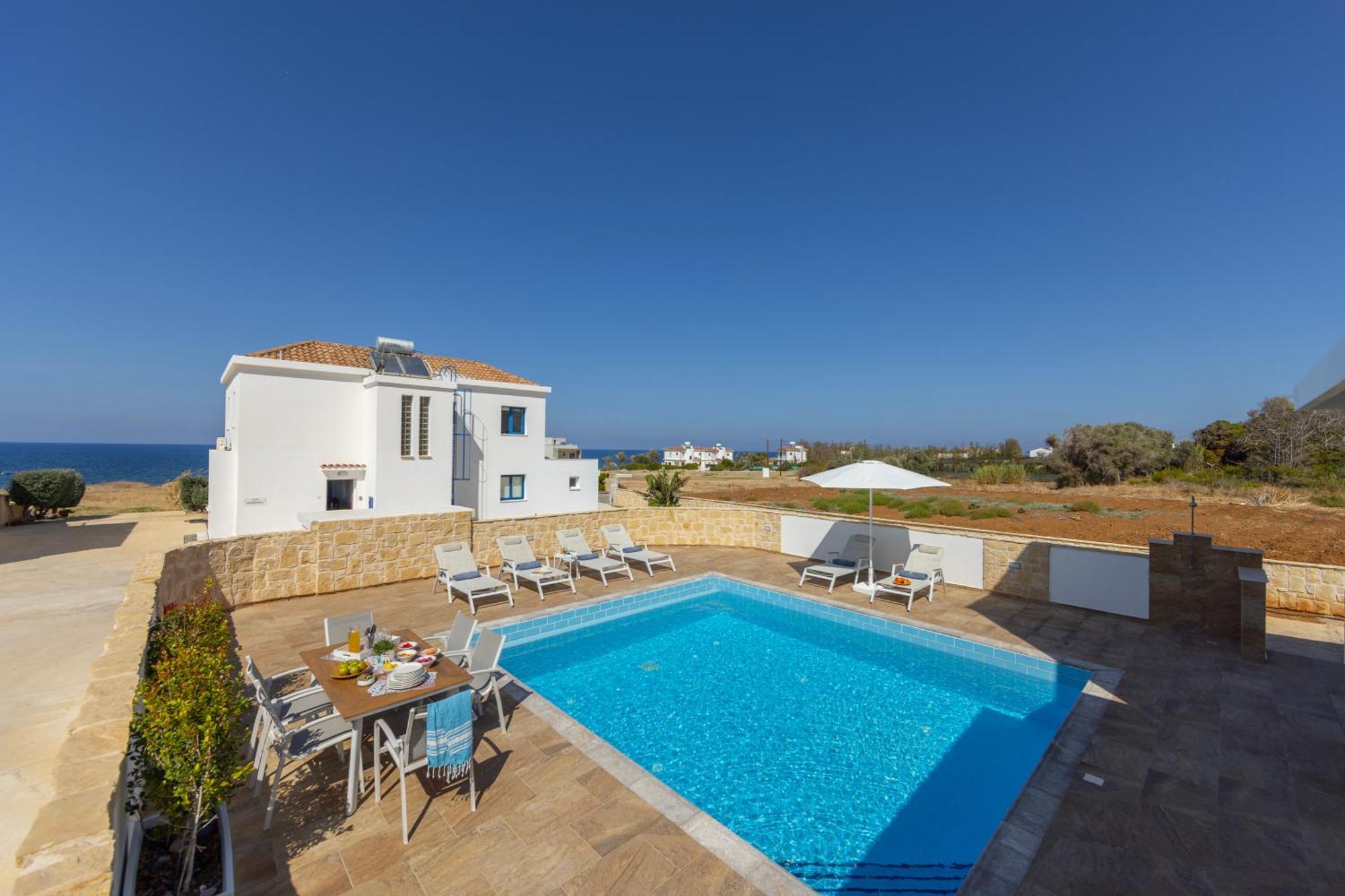 Diana Seaside Villas Pomos Room photo